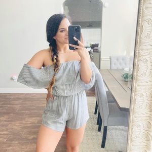 Off shoulder stripes romper